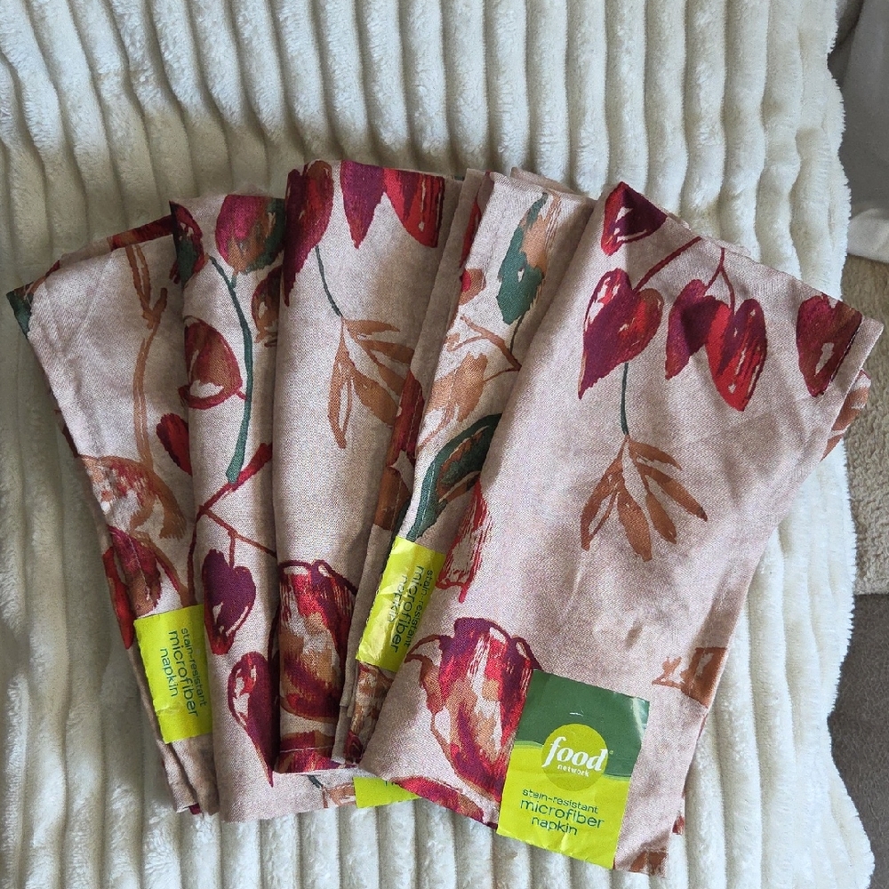 Food Network Floral Napkins with Red and Green Accents. SIX microfiber Napkins